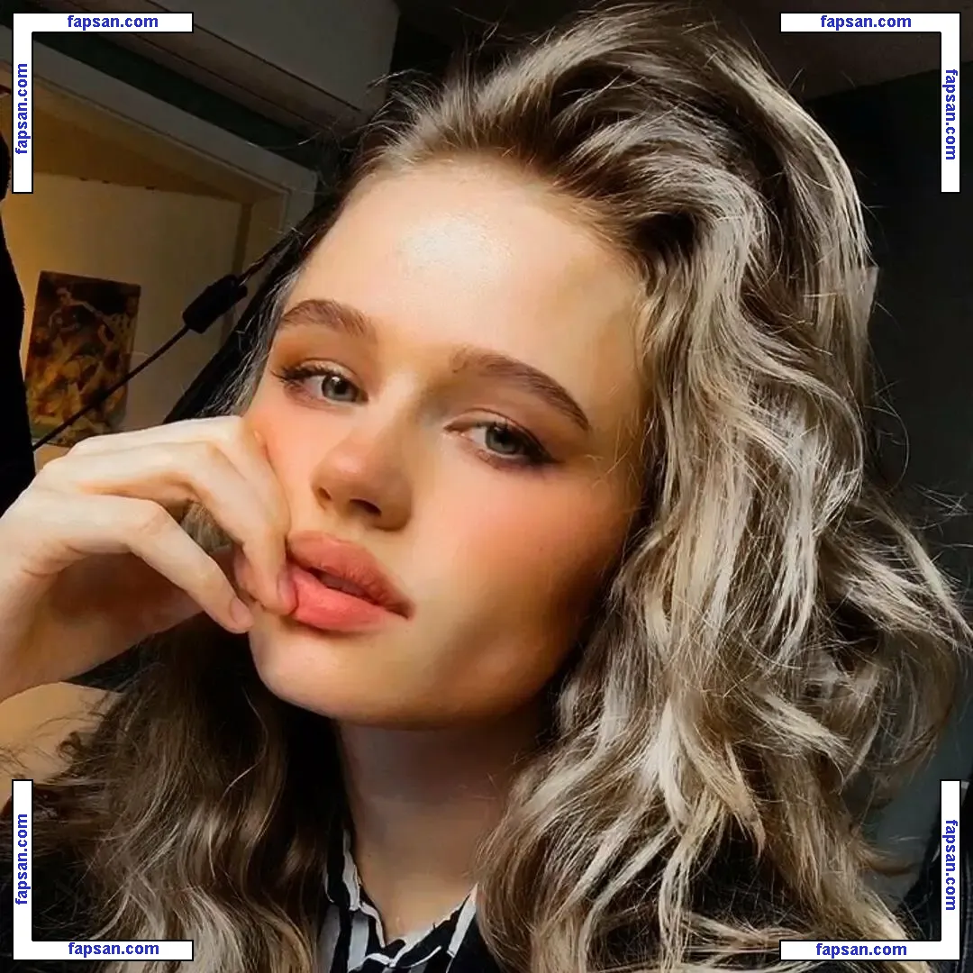 Julia Gisella nude photo #0004 from OnlyFans