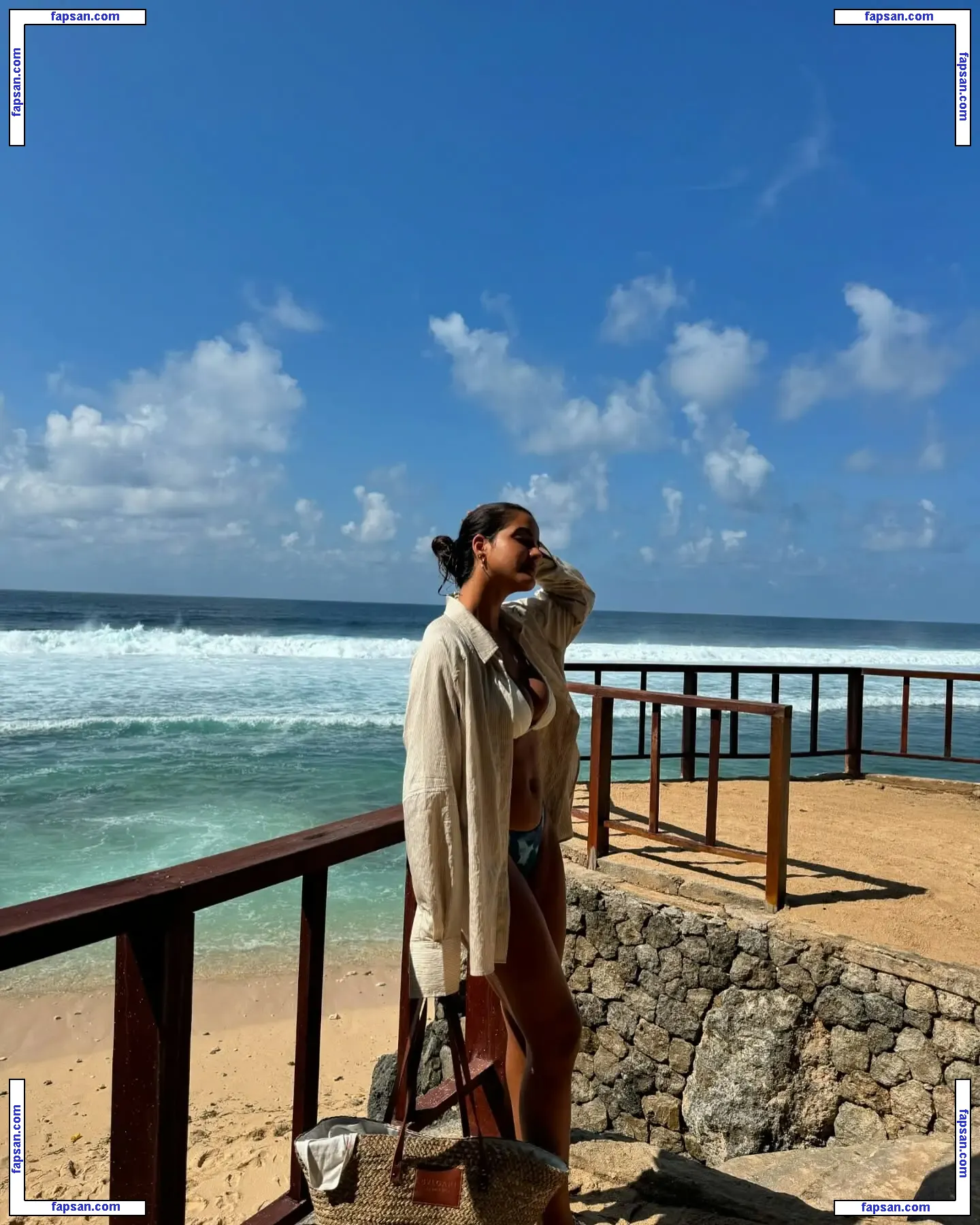 Julia Muniz Robinson nude photo #0032 from OnlyFans