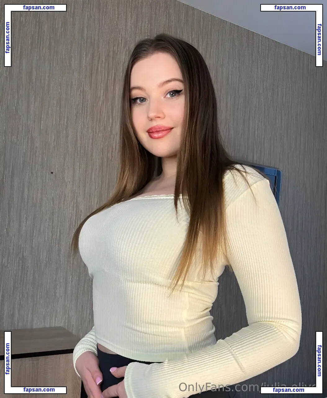 Julia Oliver nude photo #0008 from OnlyFans