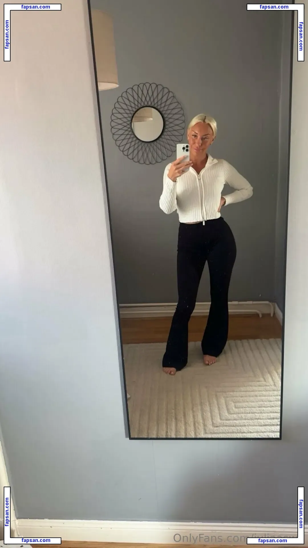 juliaaswe nude photo #0002 from OnlyFans