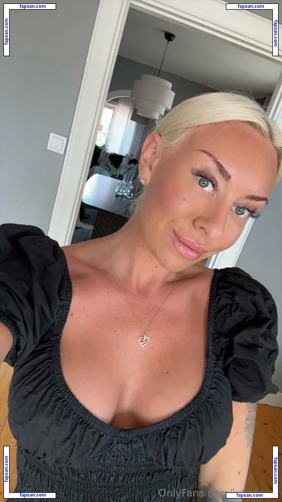 juliaaswe nude photo #0011 from OnlyFans
