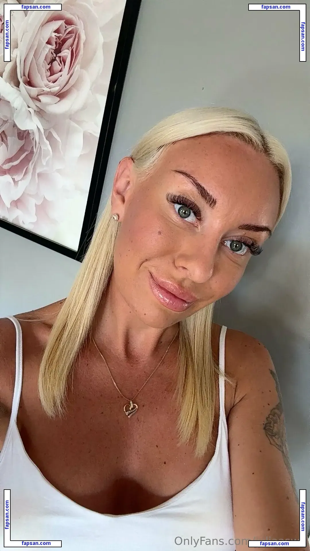 juliaaswe nude photo #0016 from OnlyFans