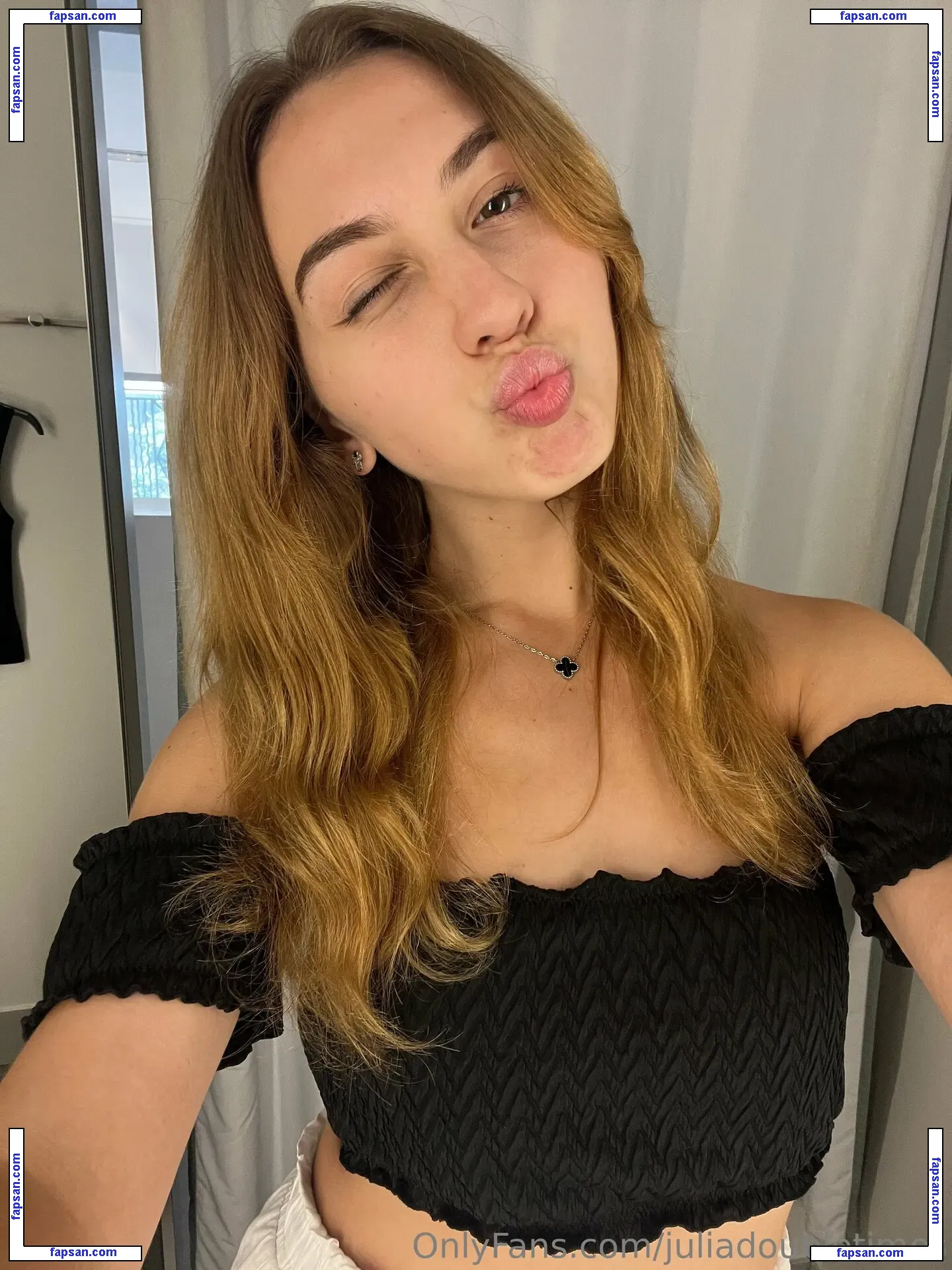juliadoubletimes nude photo #0001 from OnlyFans