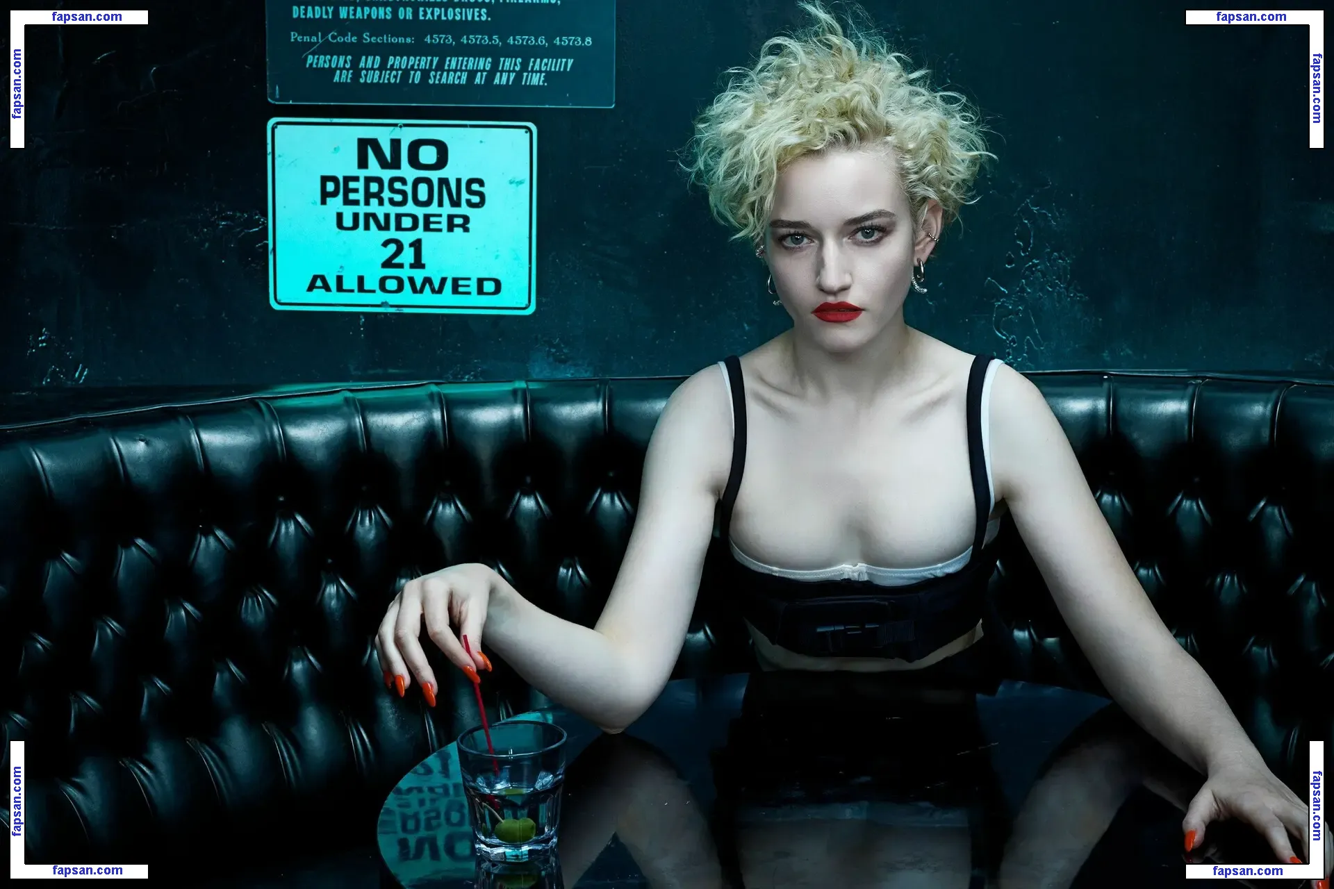 Juliagarner nude photo #0001 from OnlyFans