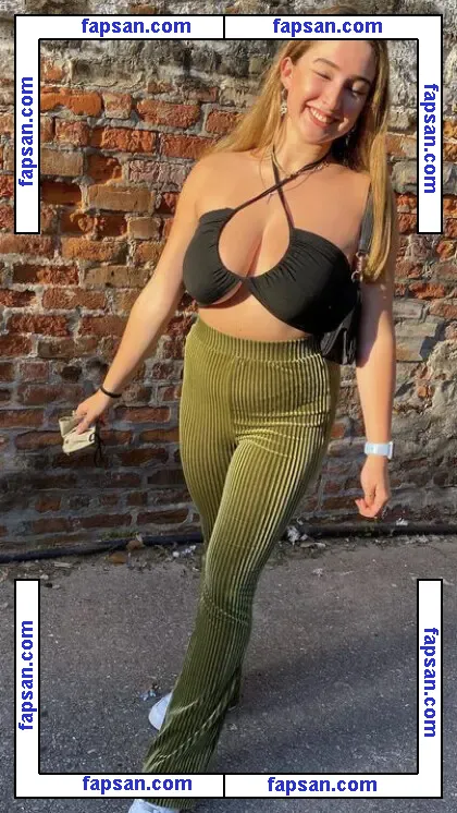 Juliana nude photo #0009 from OnlyFans