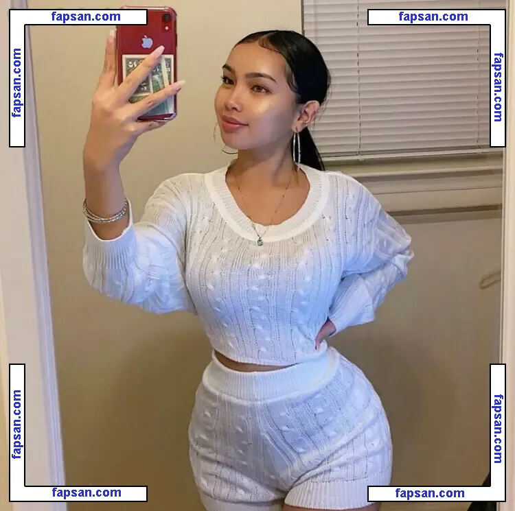 Julianarmah nude photo #0004 from OnlyFans