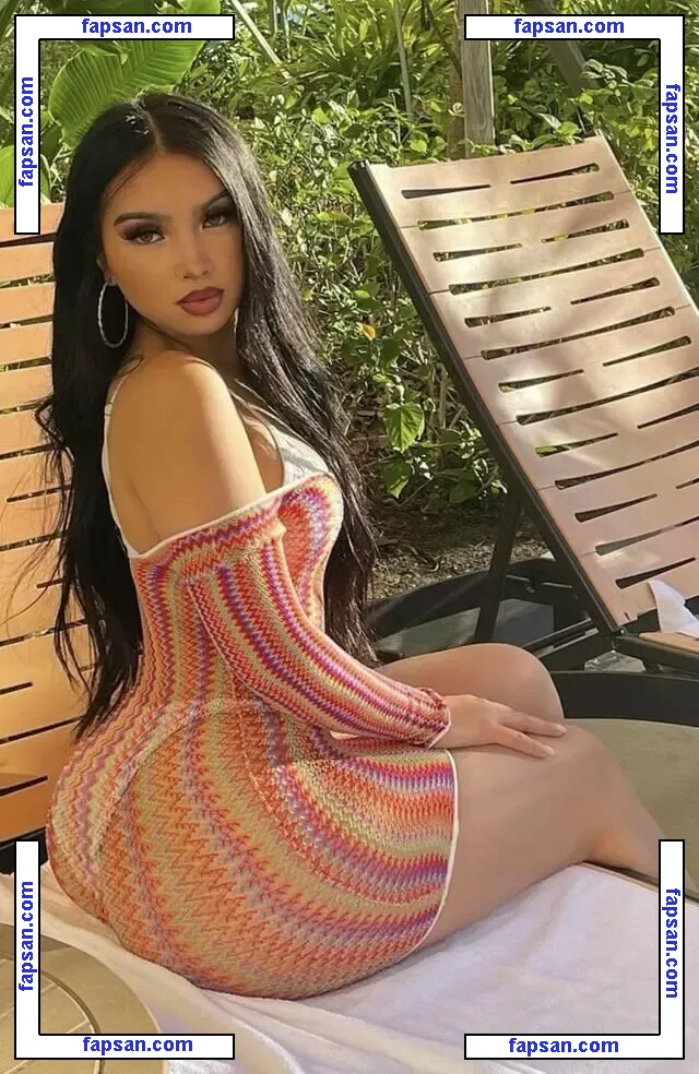 Julianarmah nude photo #0005 from OnlyFans