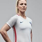 Julie Ertz голая #0001