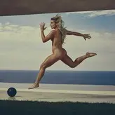 Julie Ertz голая #0012