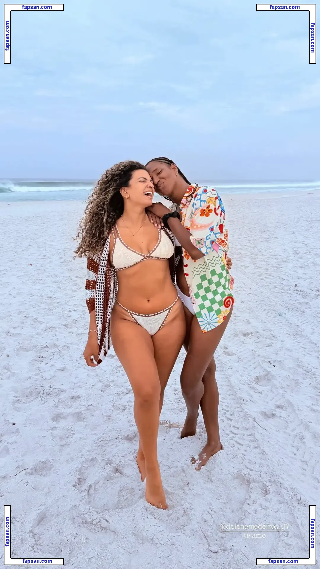 Julie Santos голая фото #0015 с Онлифанс