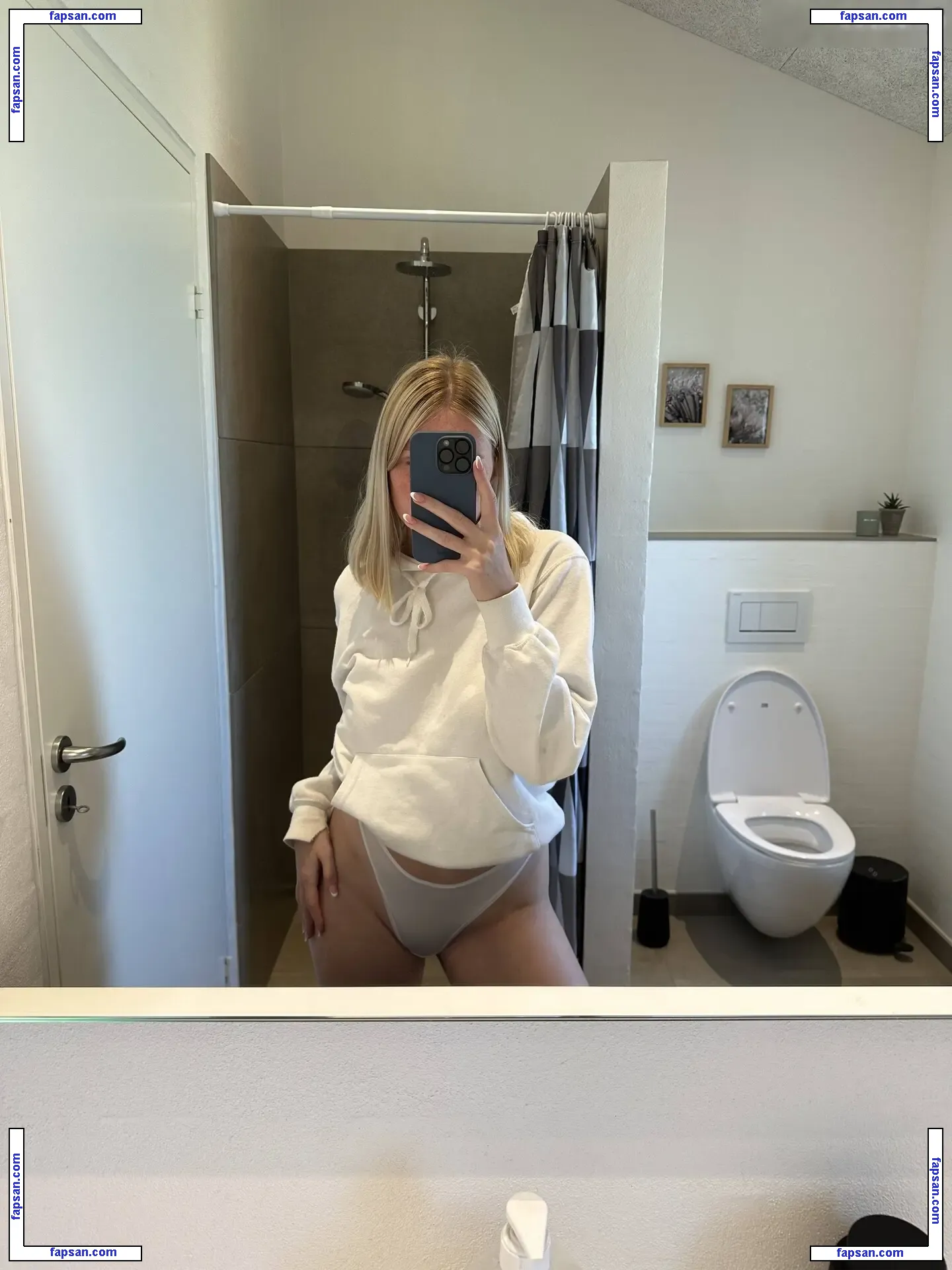 Julie Skov nude photo #0008 from OnlyFans