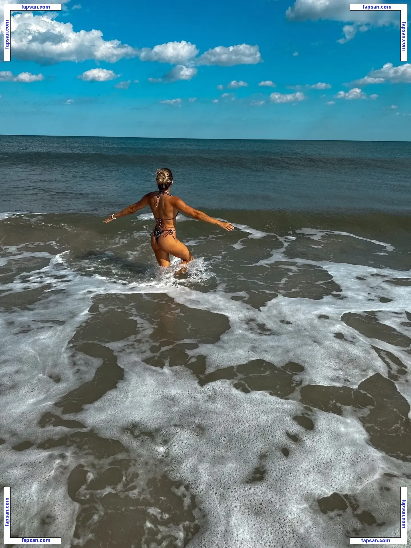 julie.tirado nude photo #0089 from OnlyFans