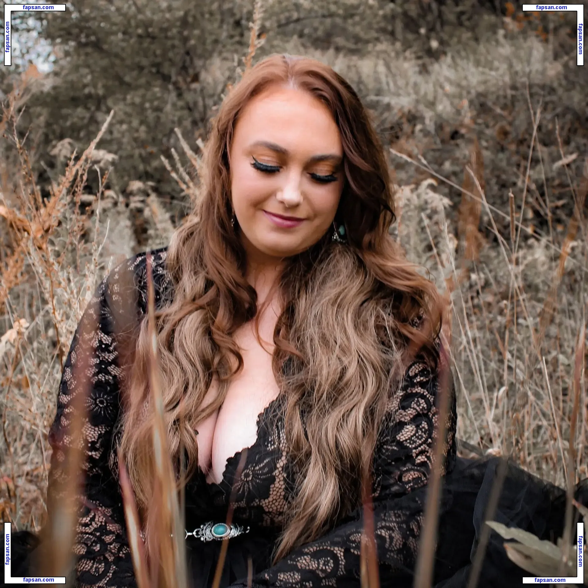 Julie1030 / Mariebaby1622 nude photo #0006 from OnlyFans