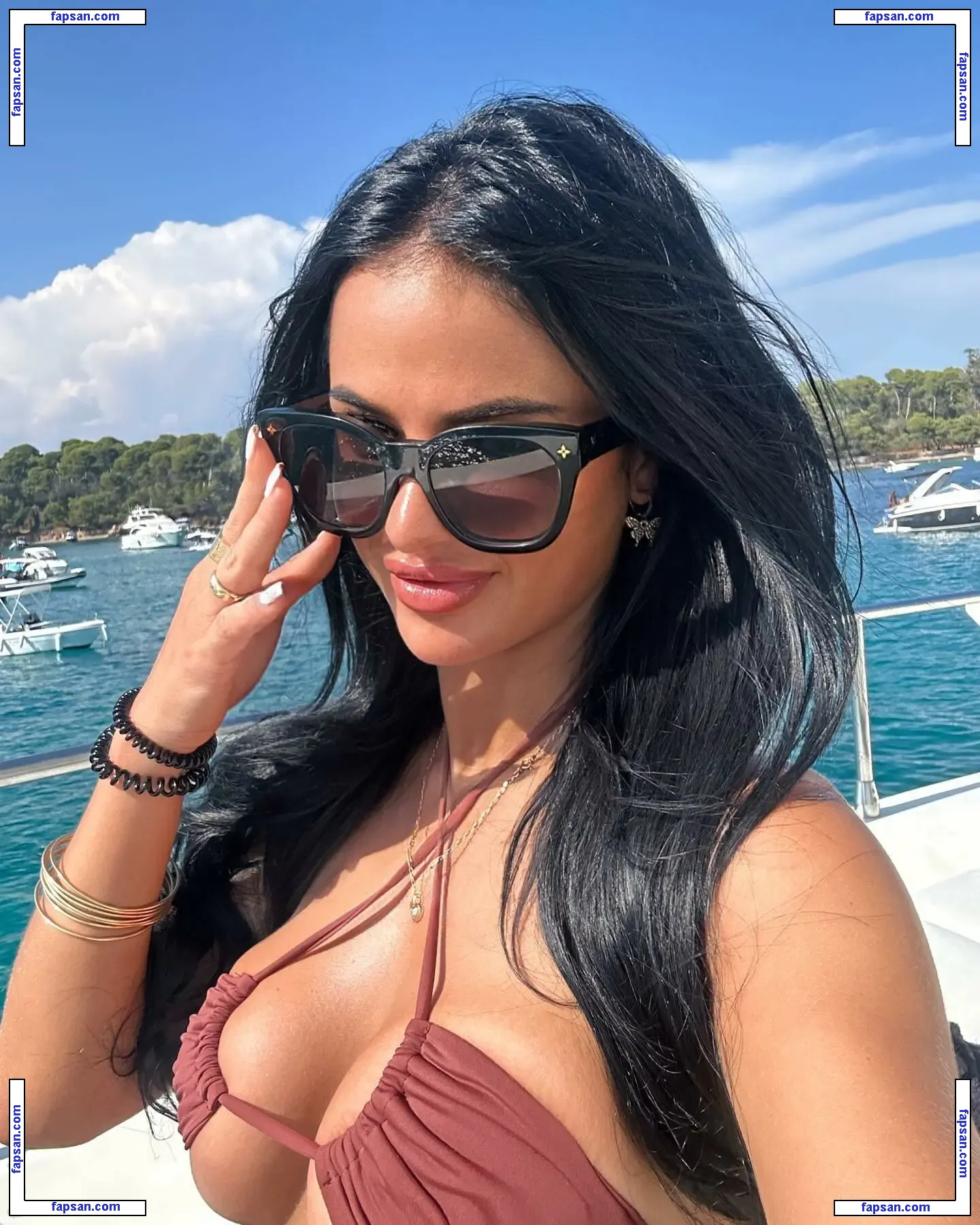 juliebacha голая фото #0003 с Онлифанс