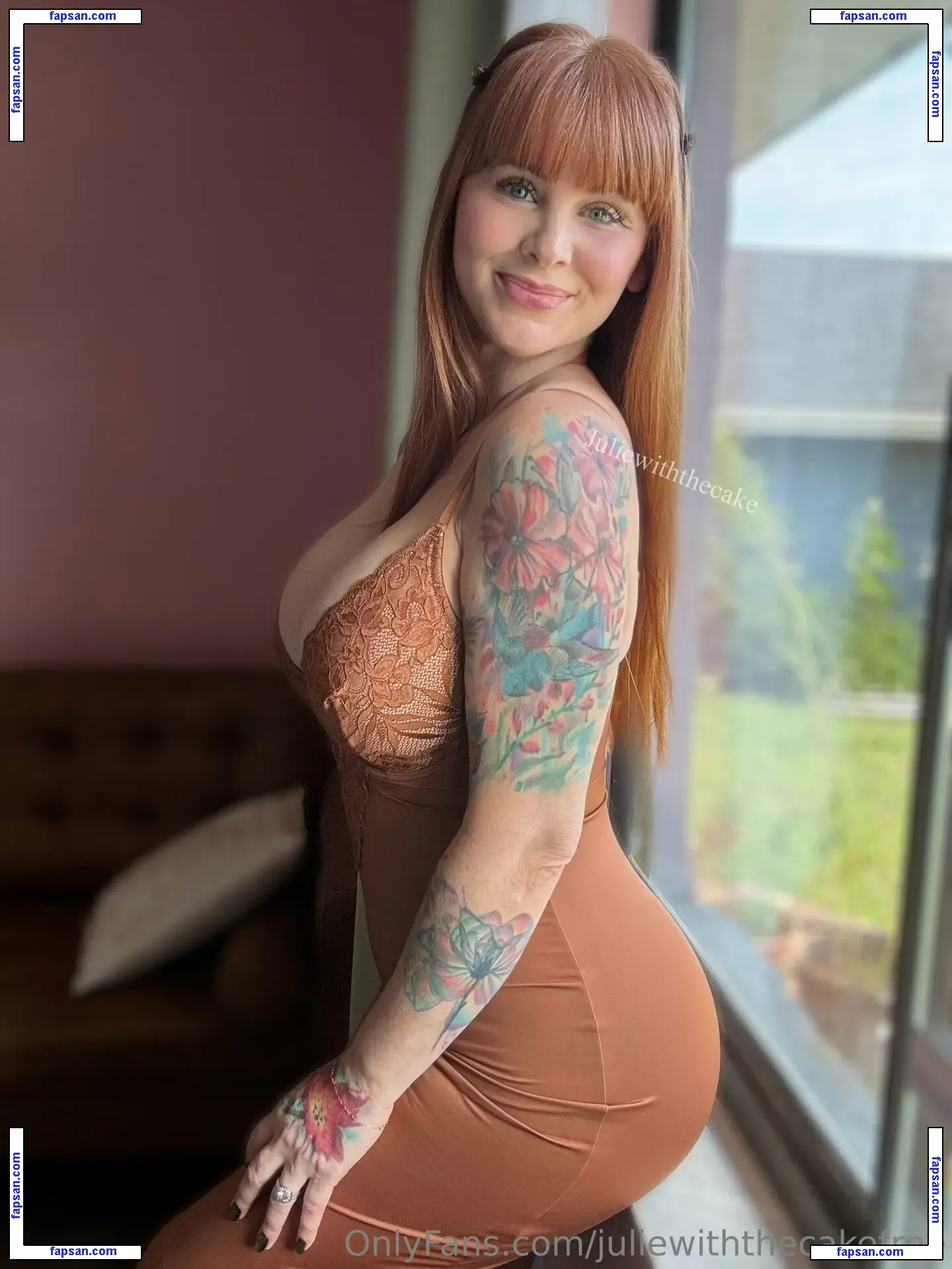 juliewiththecakepeeks nude photo #0015 from OnlyFans