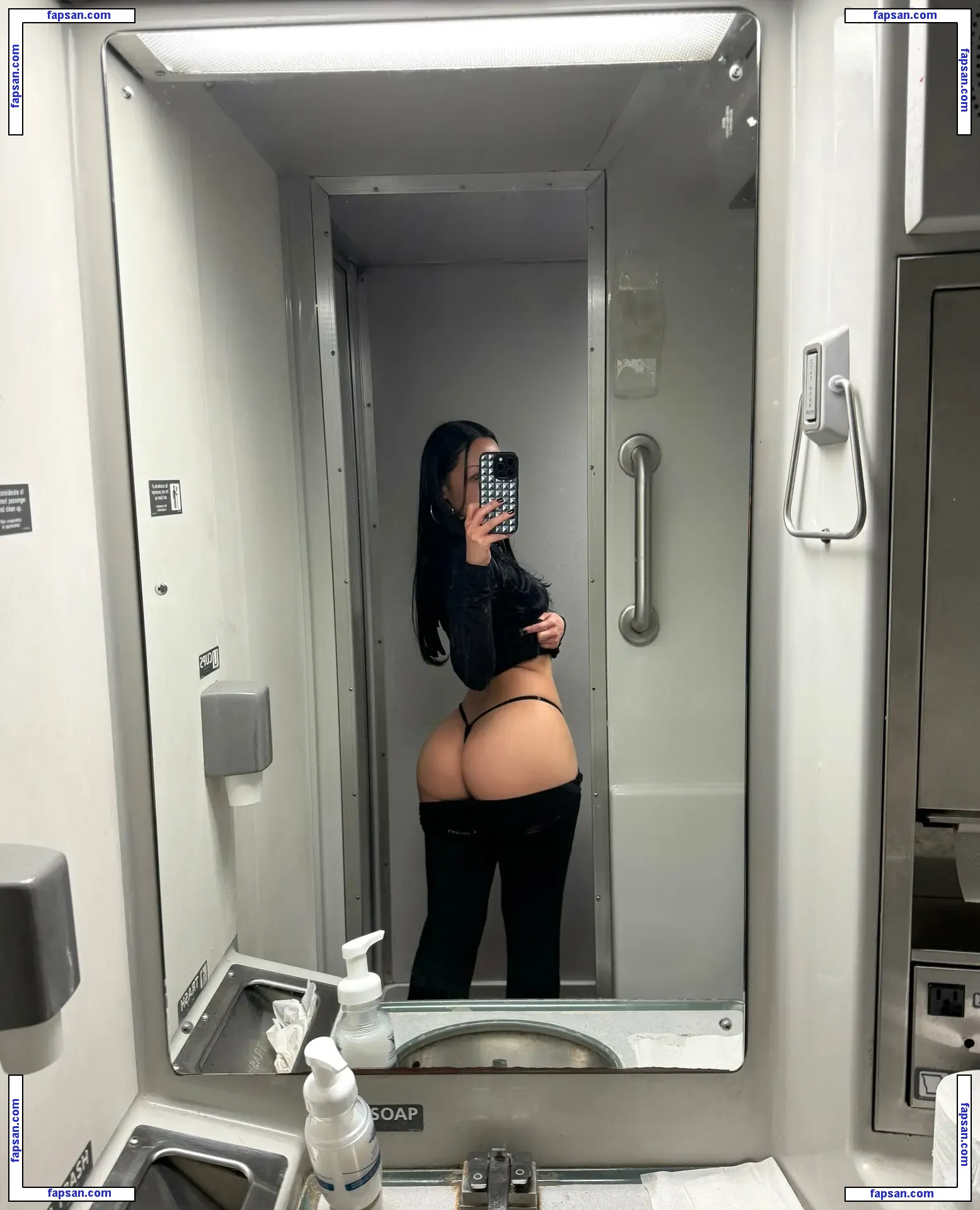 Julzthefools nude photo #0031 from OnlyFans