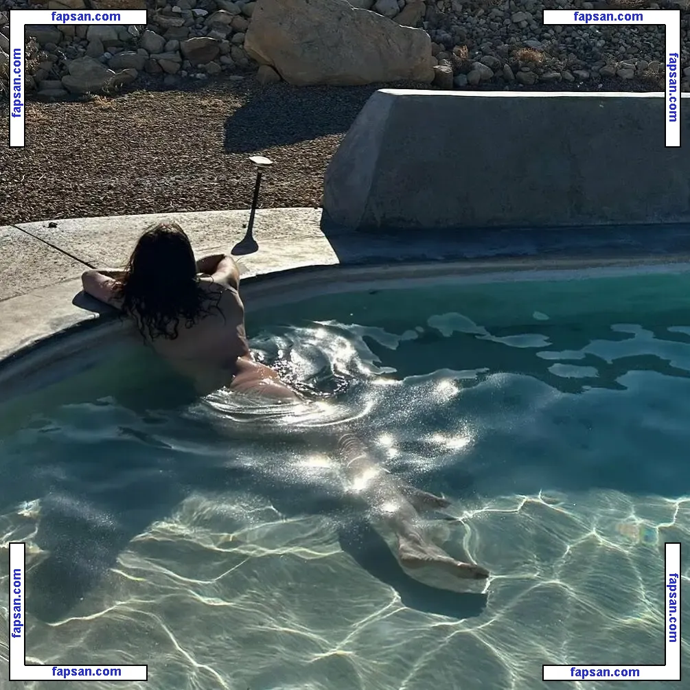 June Gong nude photo #0058 from OnlyFans