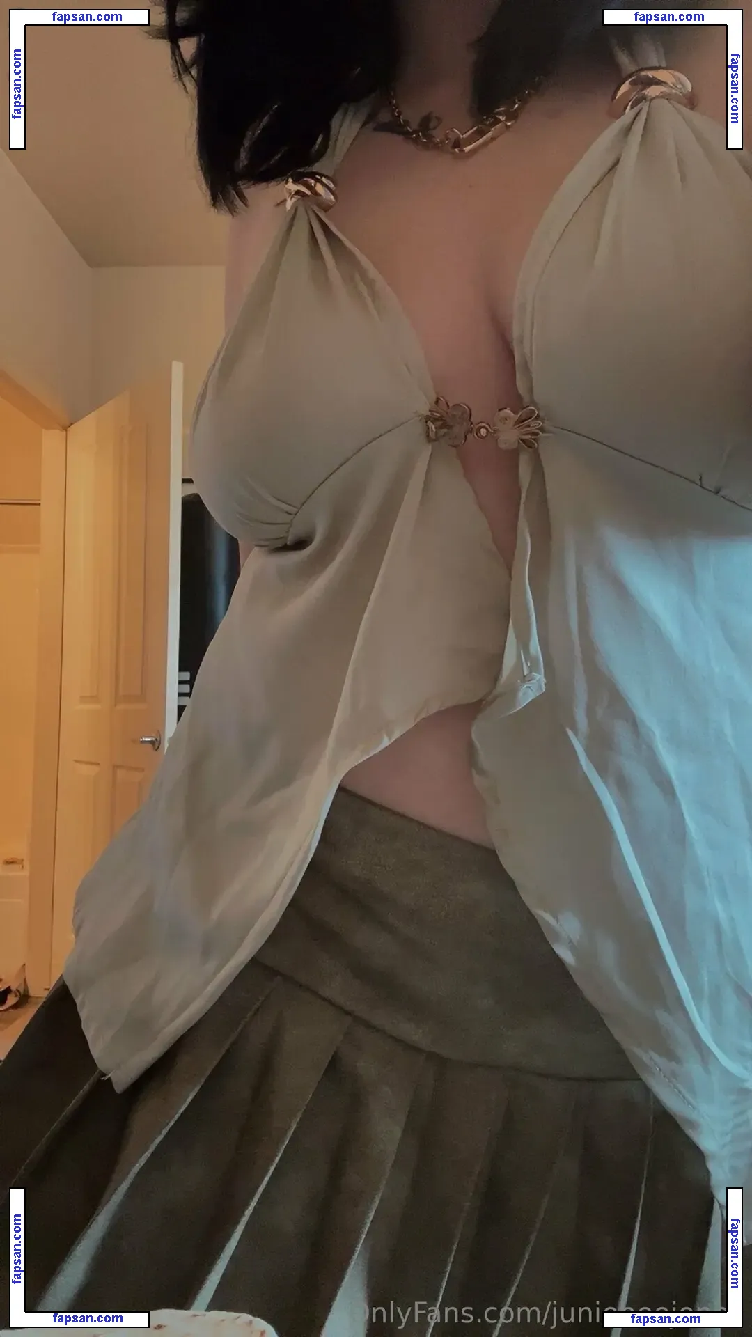 juniebeejones nude photo #0004 from OnlyFans