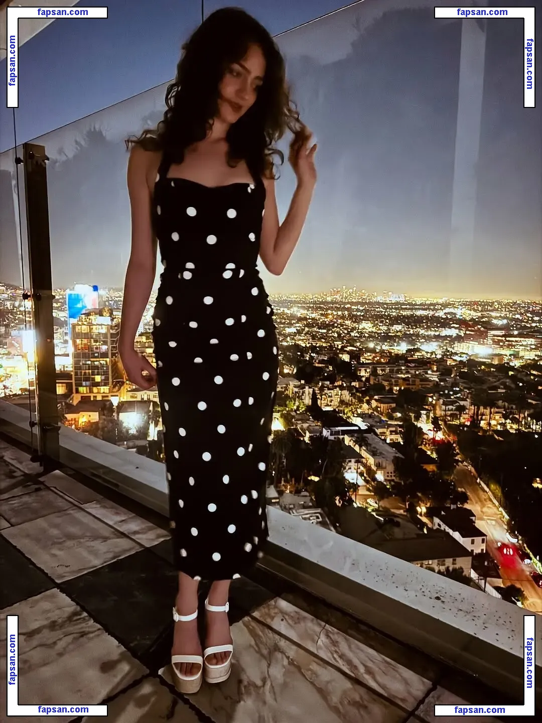 Jupiter Neptune голая фото #0002 с Онлифанс