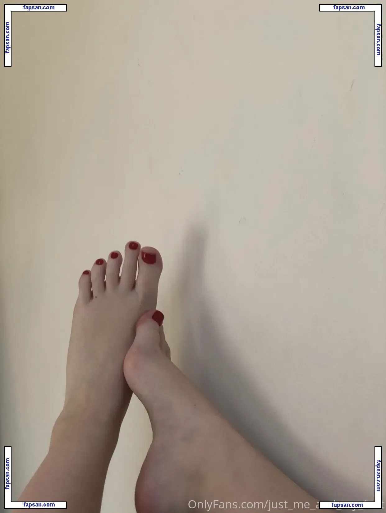 just_me_and_my_feet nude photo #0007 from OnlyFans