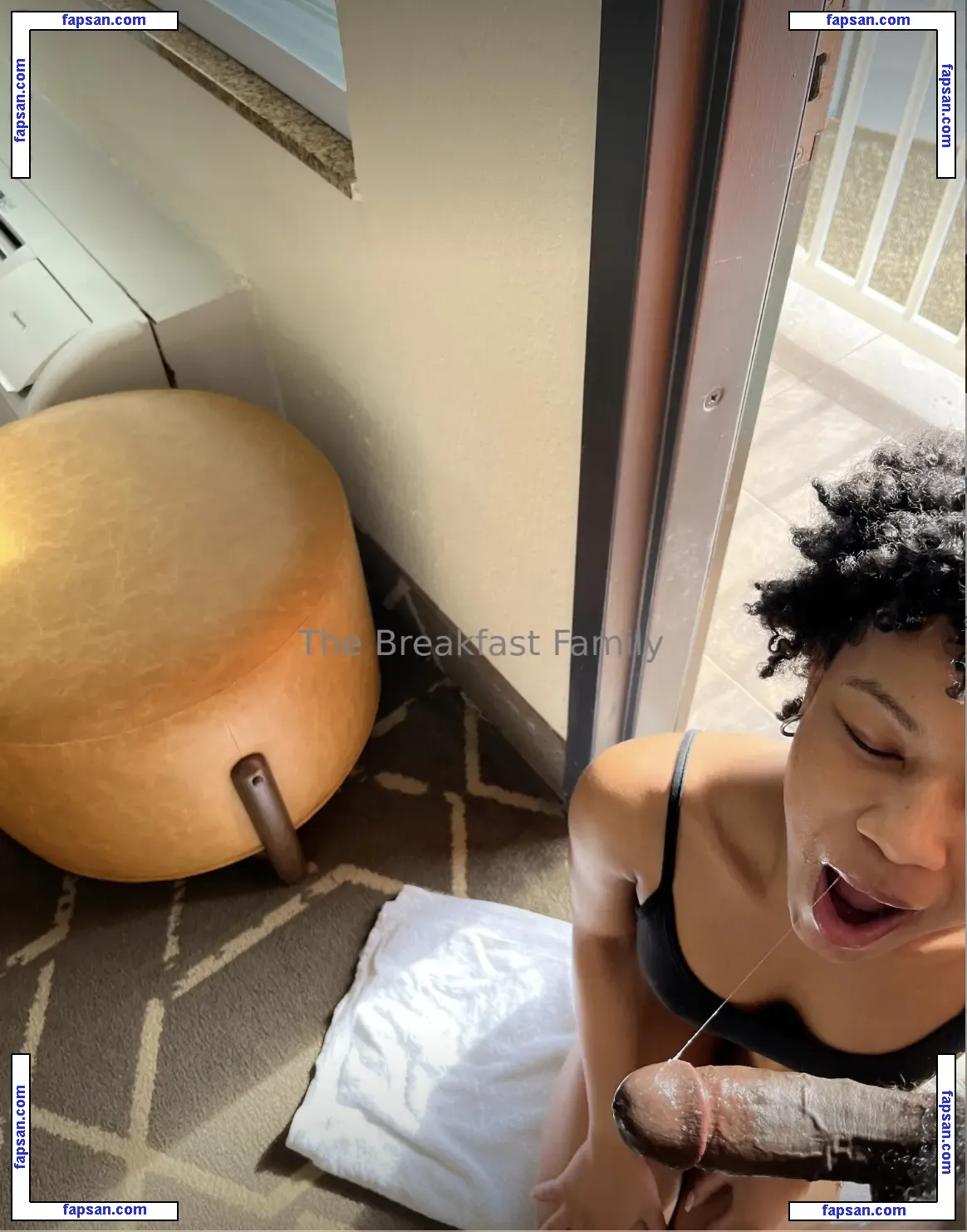 Justbreakfast голая фото #0037 с Онлифанс