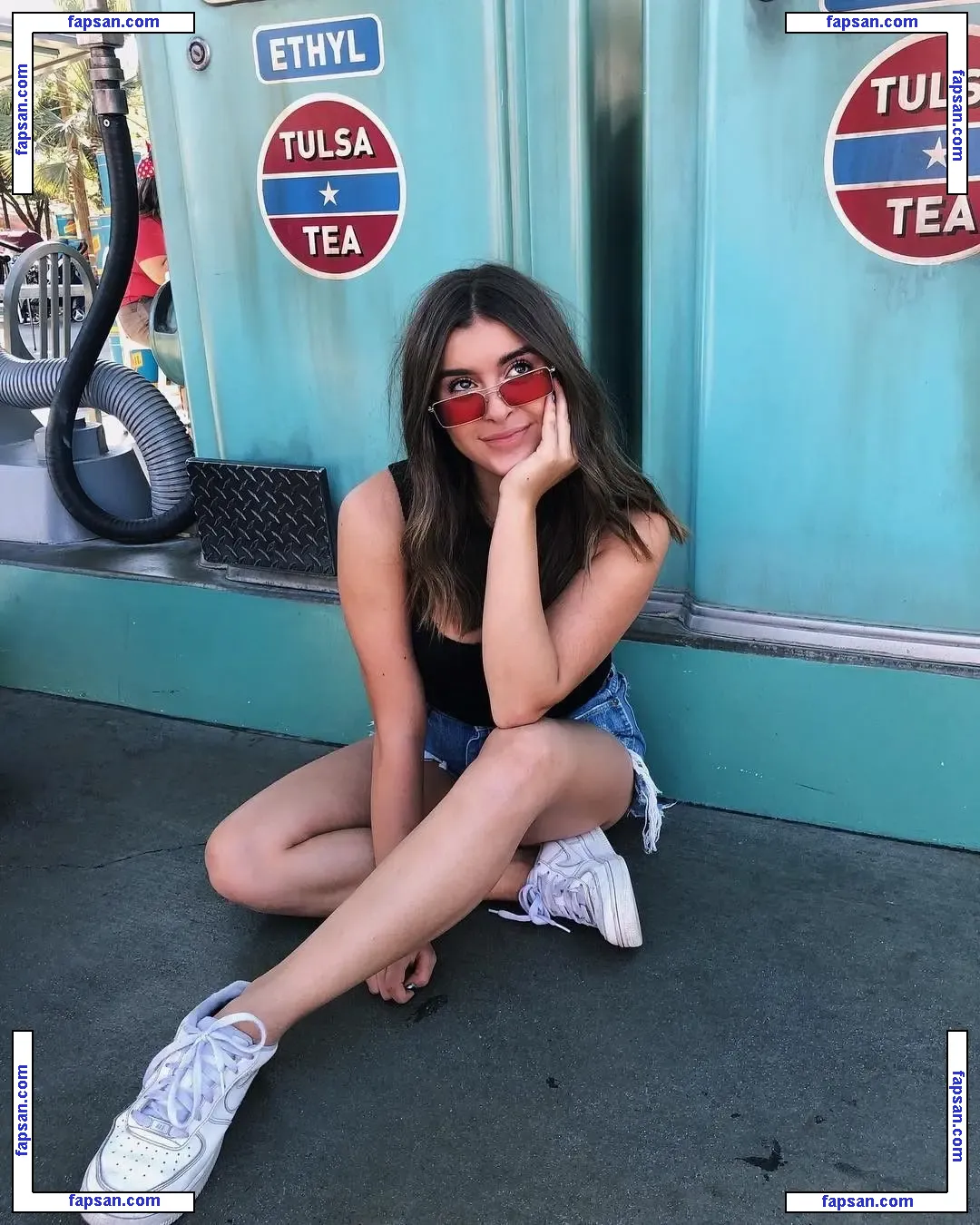 Kalani Hilliker голая фото #0084 с Онлифанс
