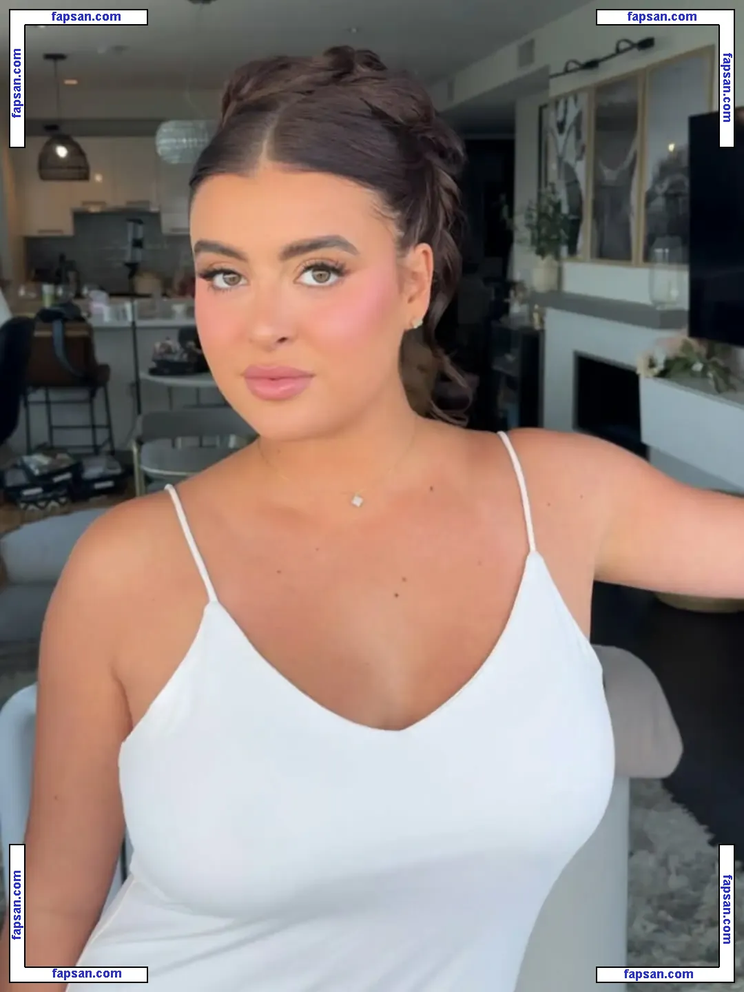 Kalani Hilliker nude photo #0537 from OnlyFans
