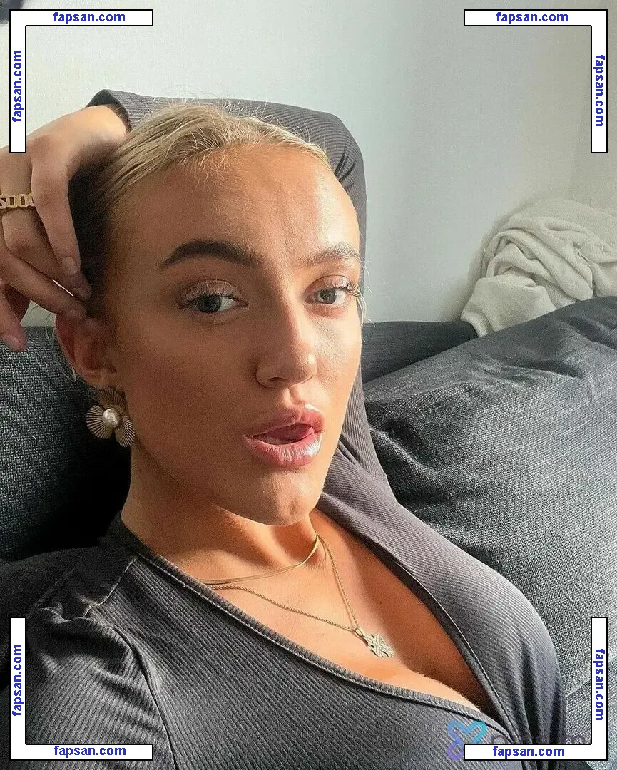 Kamilla Due nude photo #0019 from OnlyFans