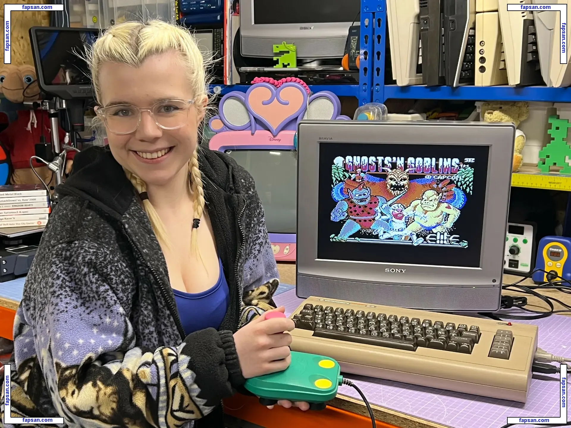 Kari Lawler голая фото #0002 с Онлифанс