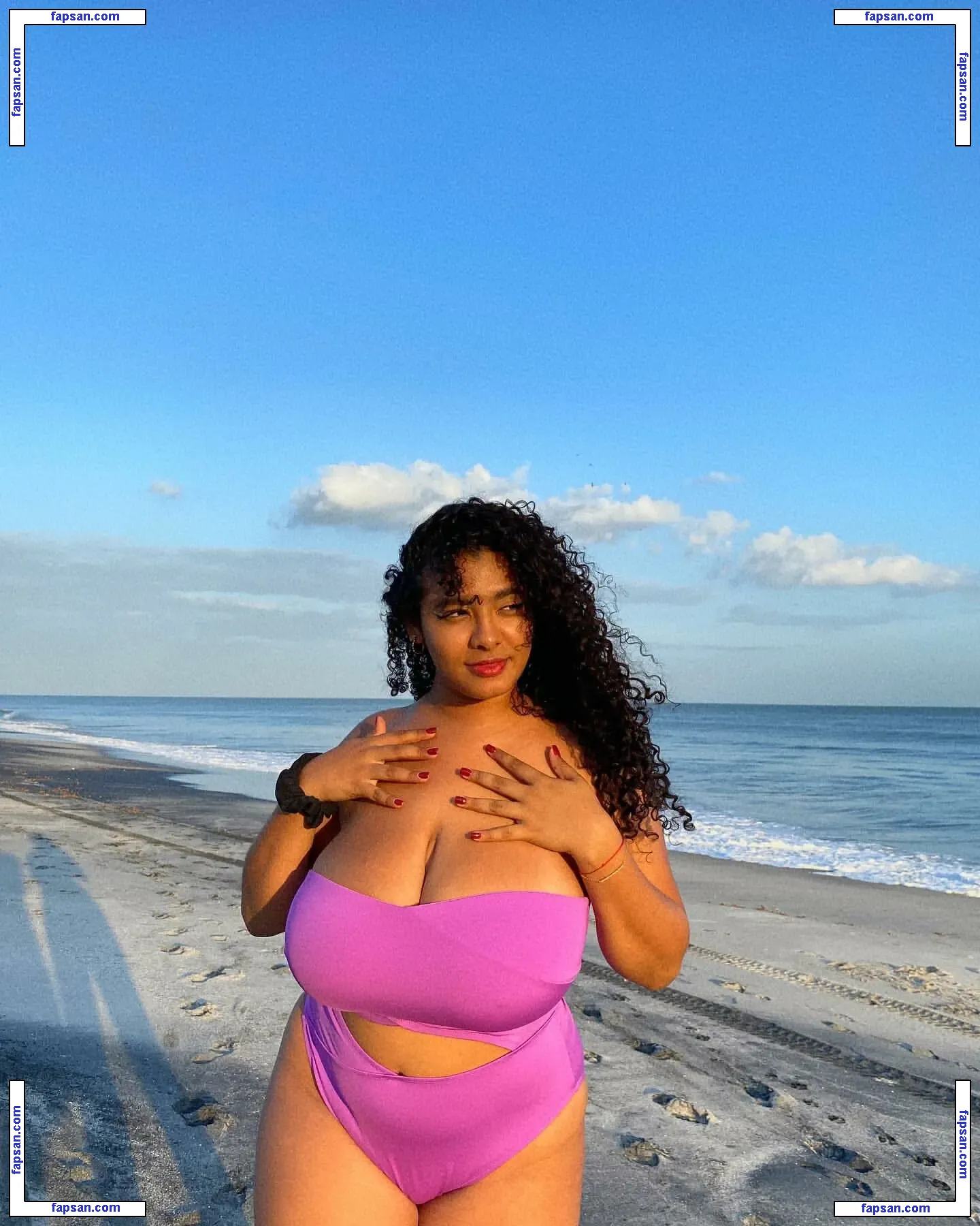 Karlamelito nude photo #0065 from OnlyFans