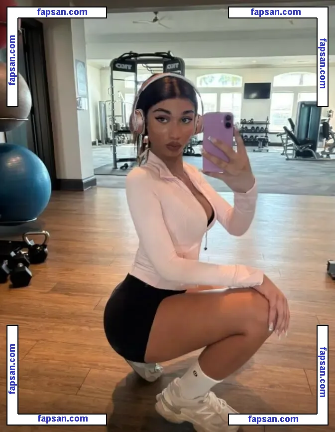 Karlanyrobie nude photo #0003 from OnlyFans