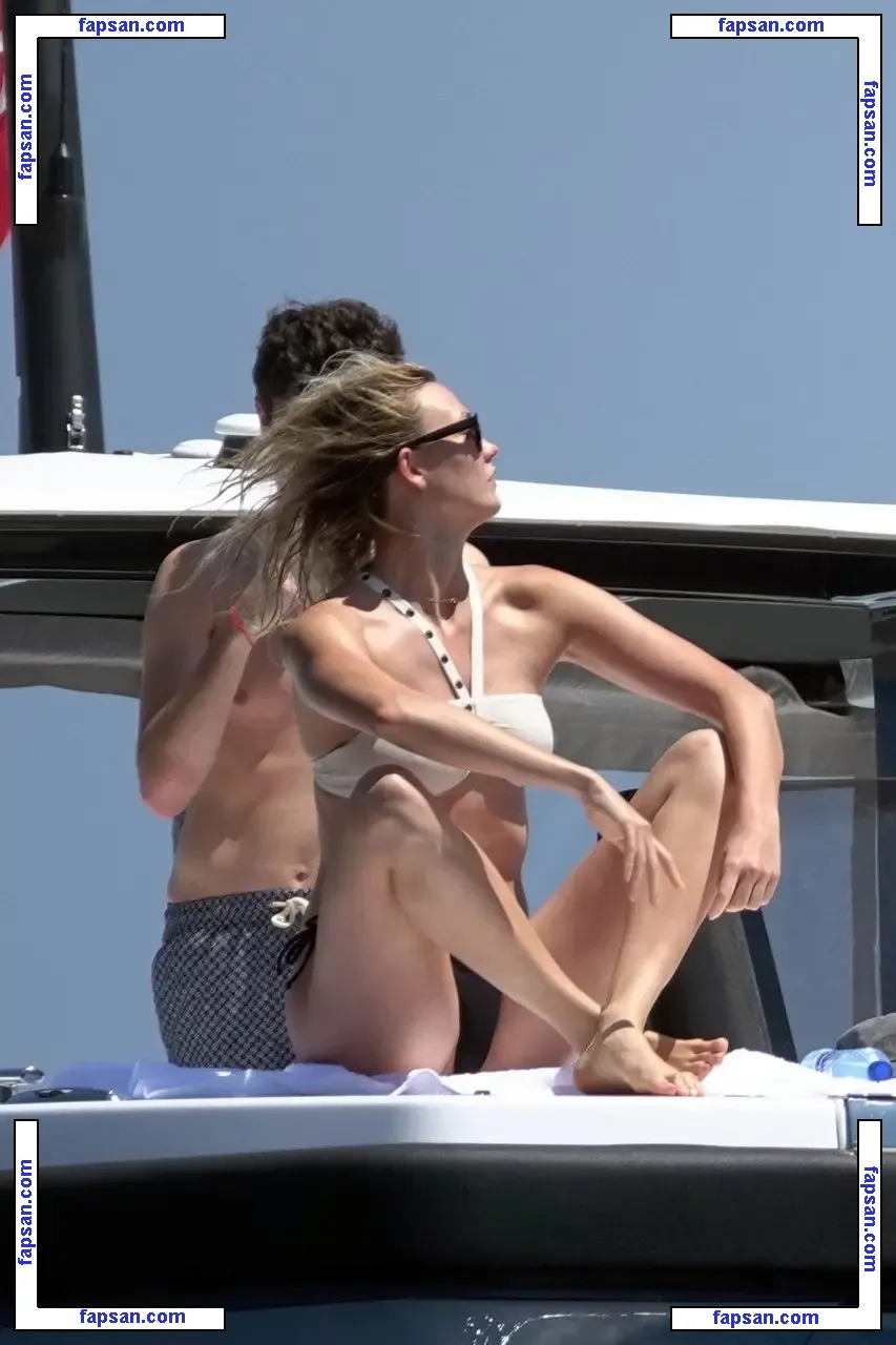 Karlie Kloss nude photo #0029 from OnlyFans