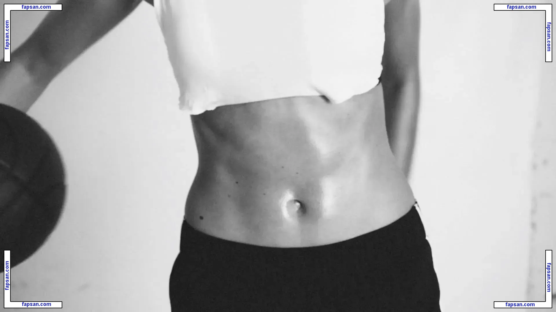 Karlie Kloss nude photo #0049 from OnlyFans