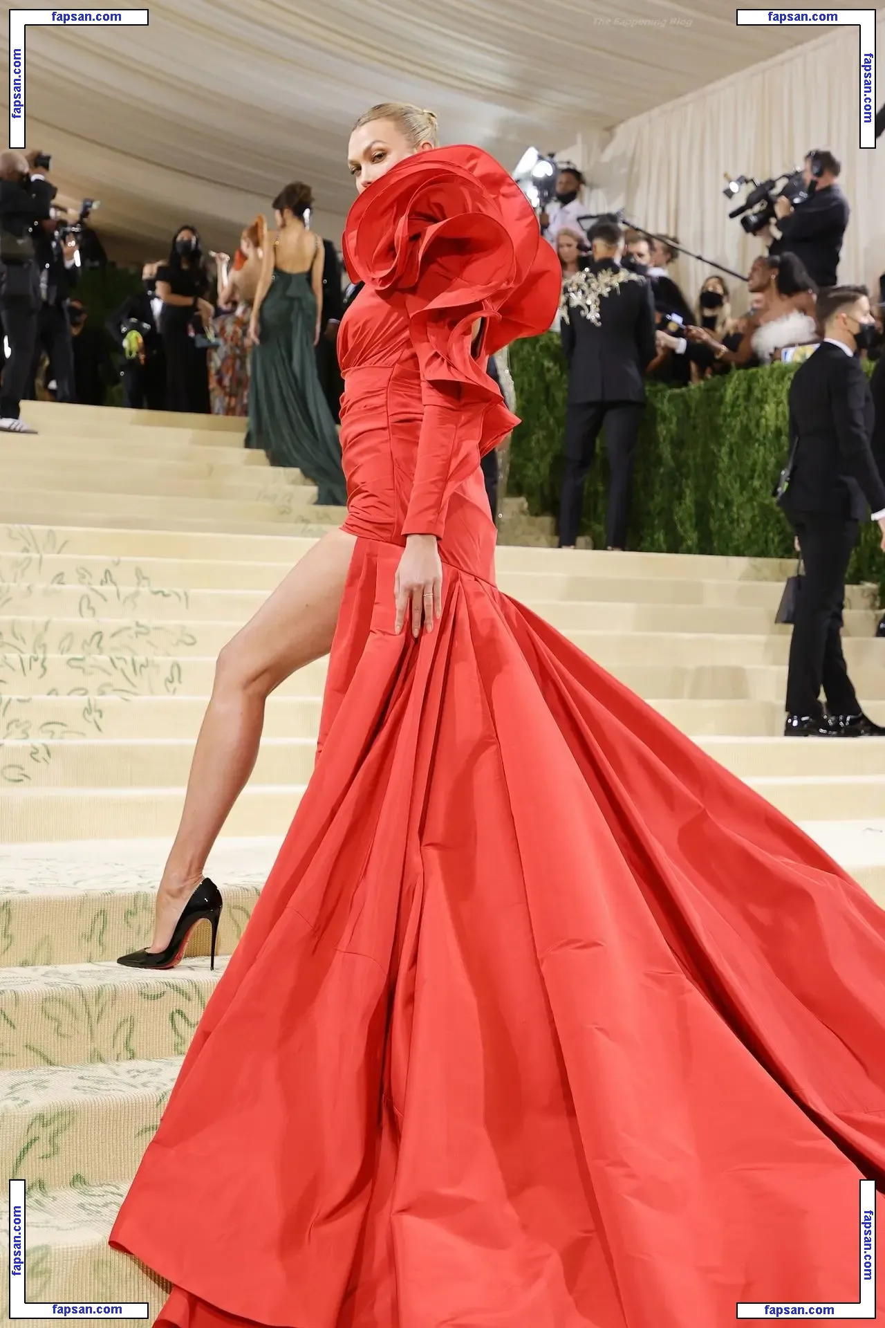 Karlie Kloss nude photo #0533 from OnlyFans