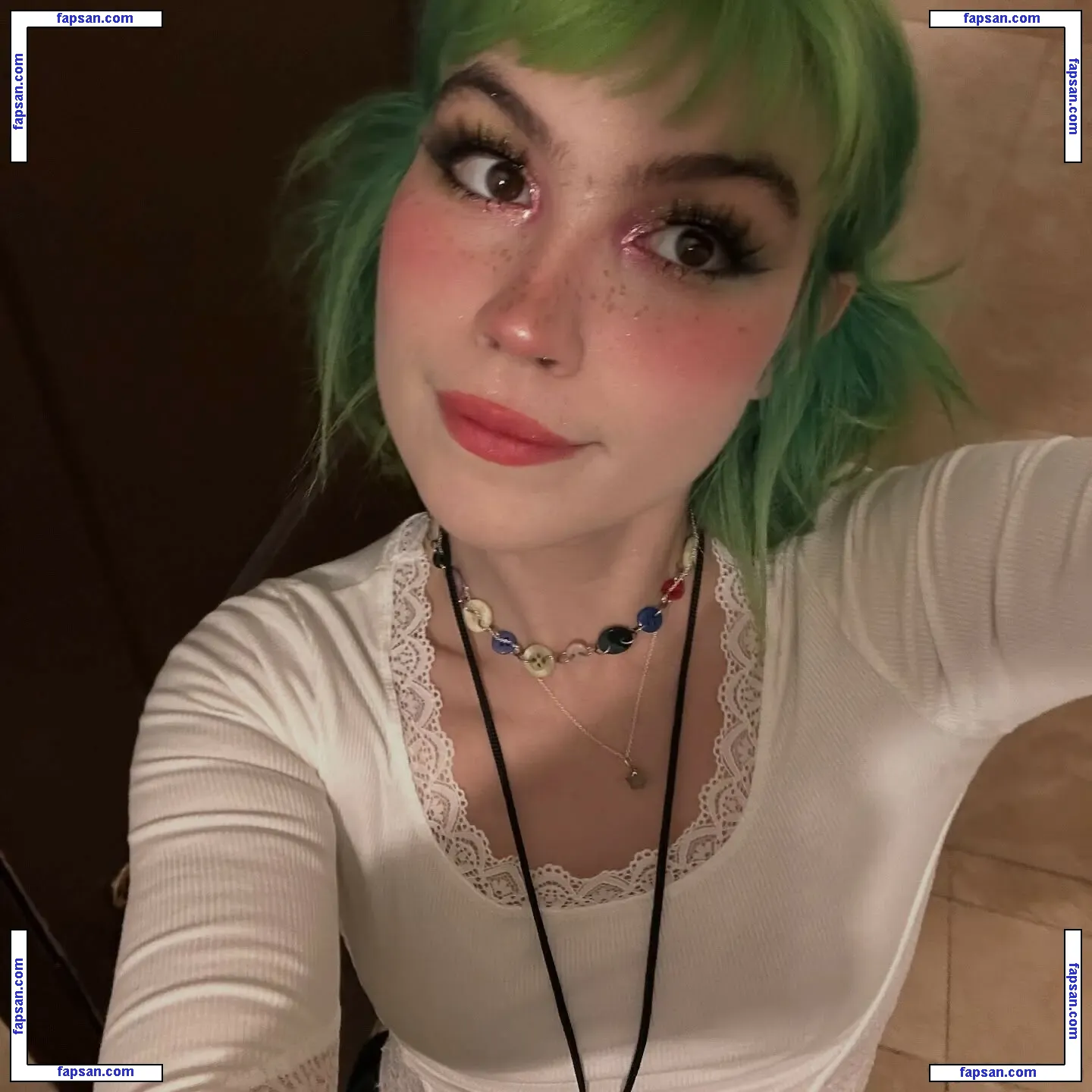 Kat Moss голая фото #0063 с Онлифанс