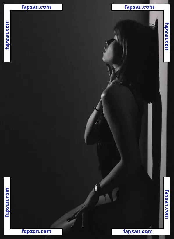 kate_stavinska nude photo #0002 from OnlyFans