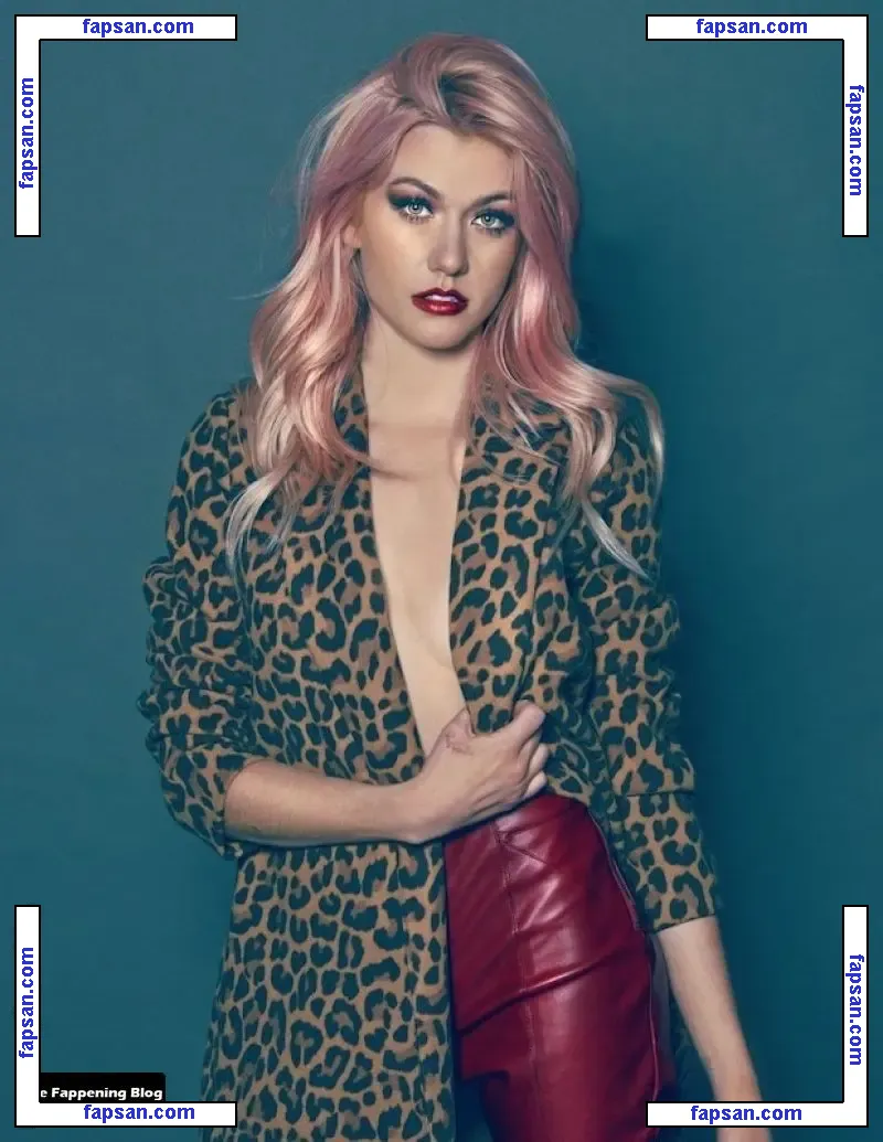 Katherine McNamara голая фото #0173 с Онлифанс