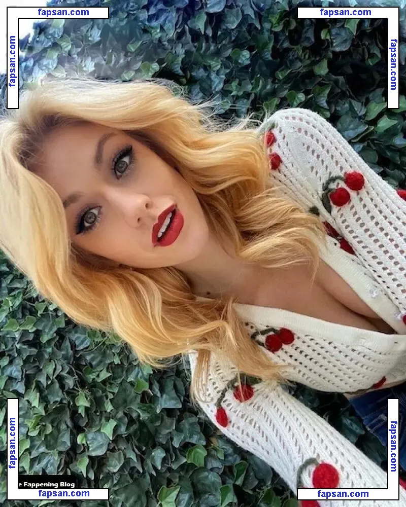 Katherine McNamara голая фото #0556 с Онлифанс