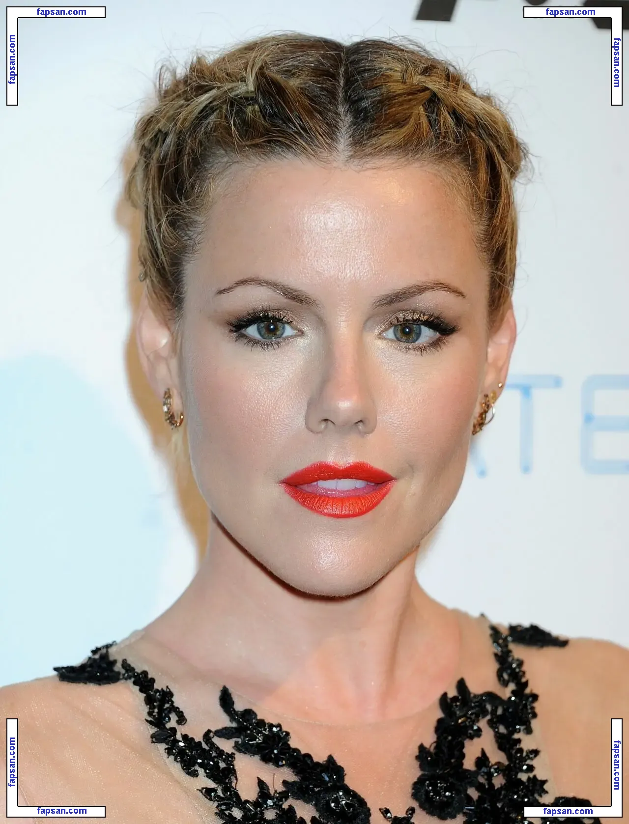 Kathleen Robertson голая фото #0203 с Онлифанс