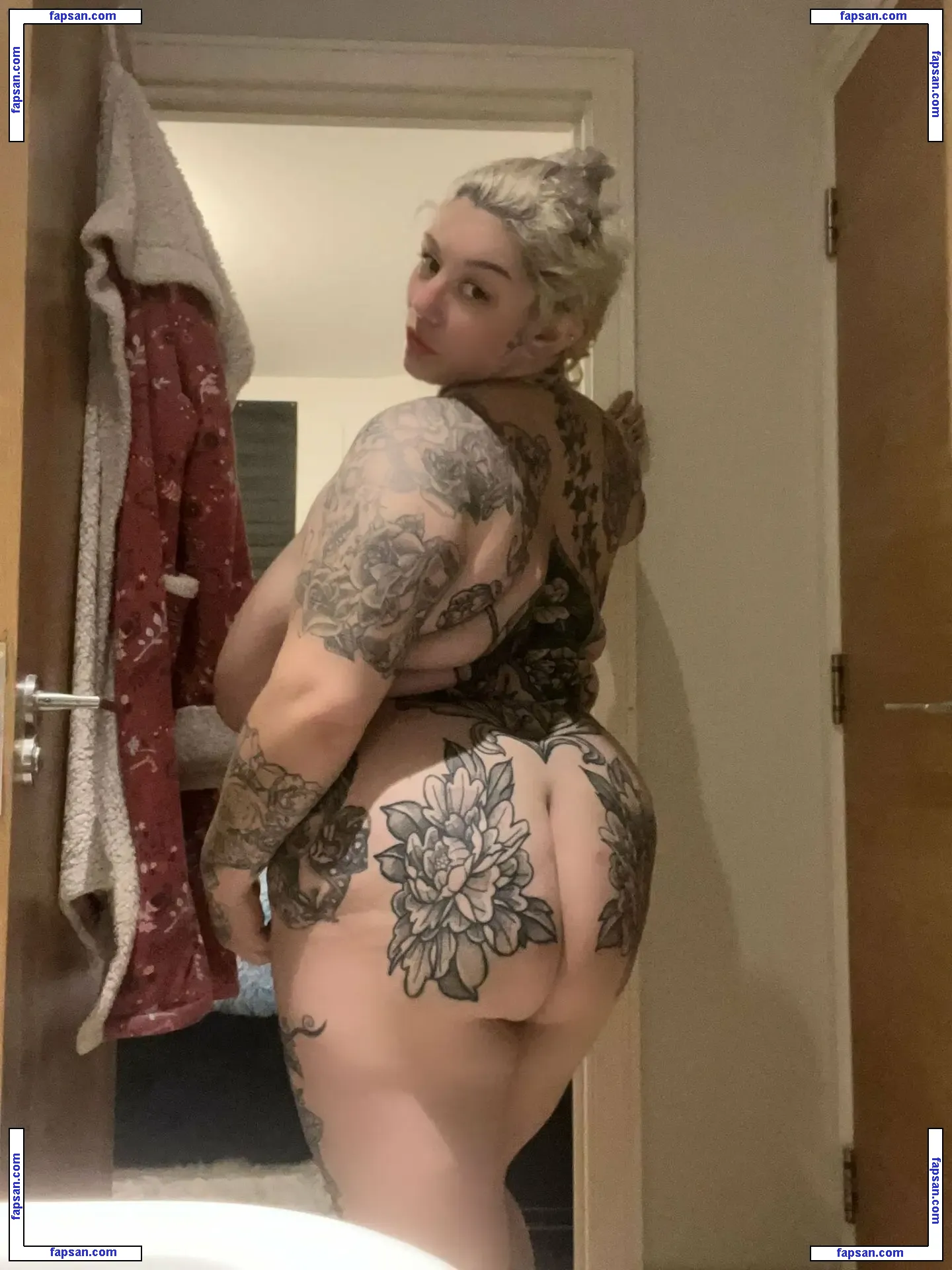 Katiesummer222 nude photo #0006 from OnlyFans