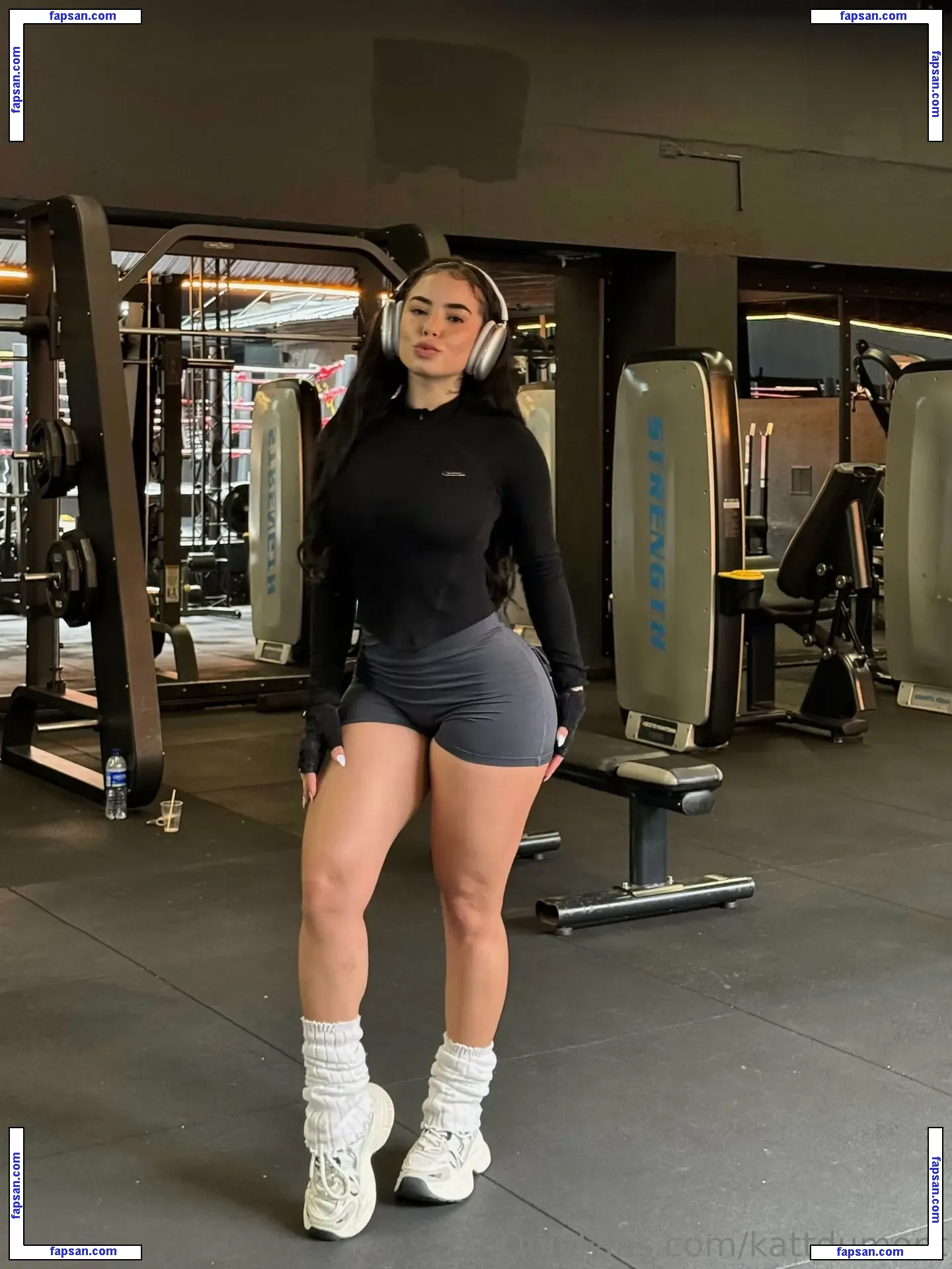 Kattdumont nude photo #0282 from OnlyFans