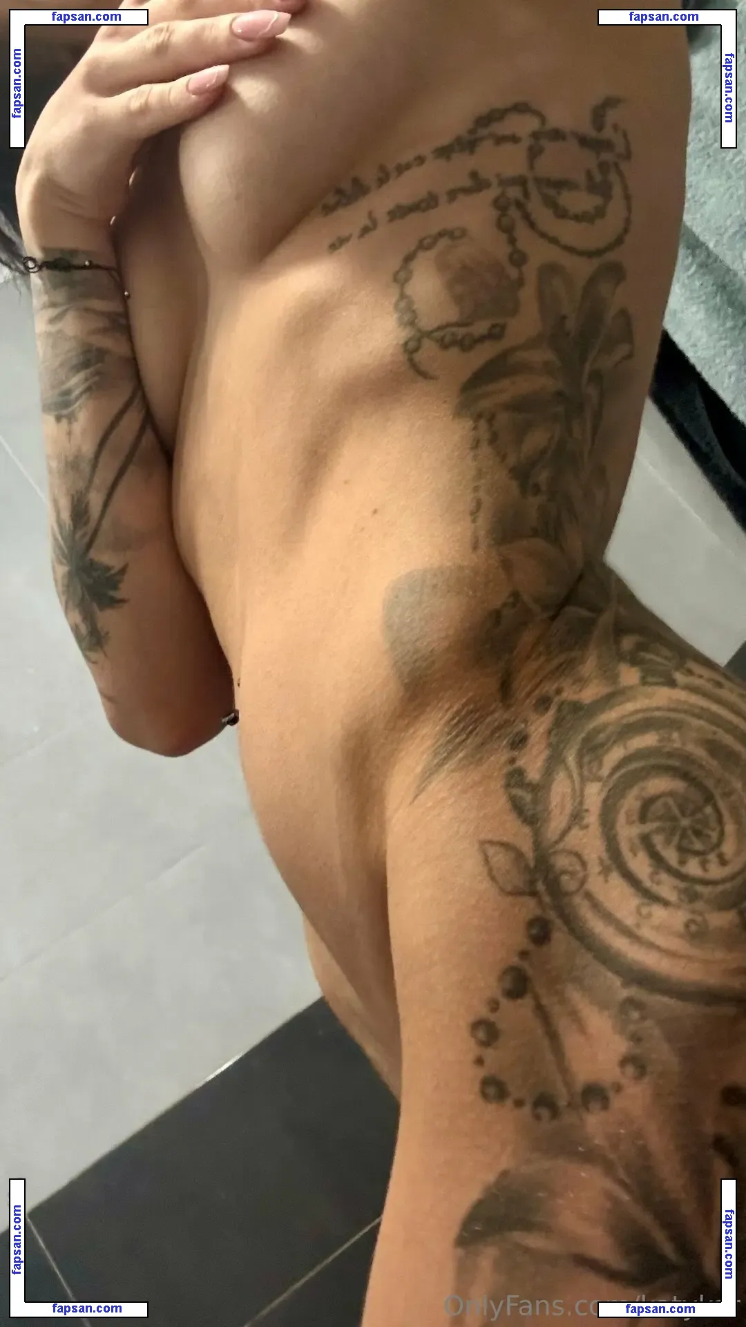 Katy Kar nude photo #0002 from OnlyFans