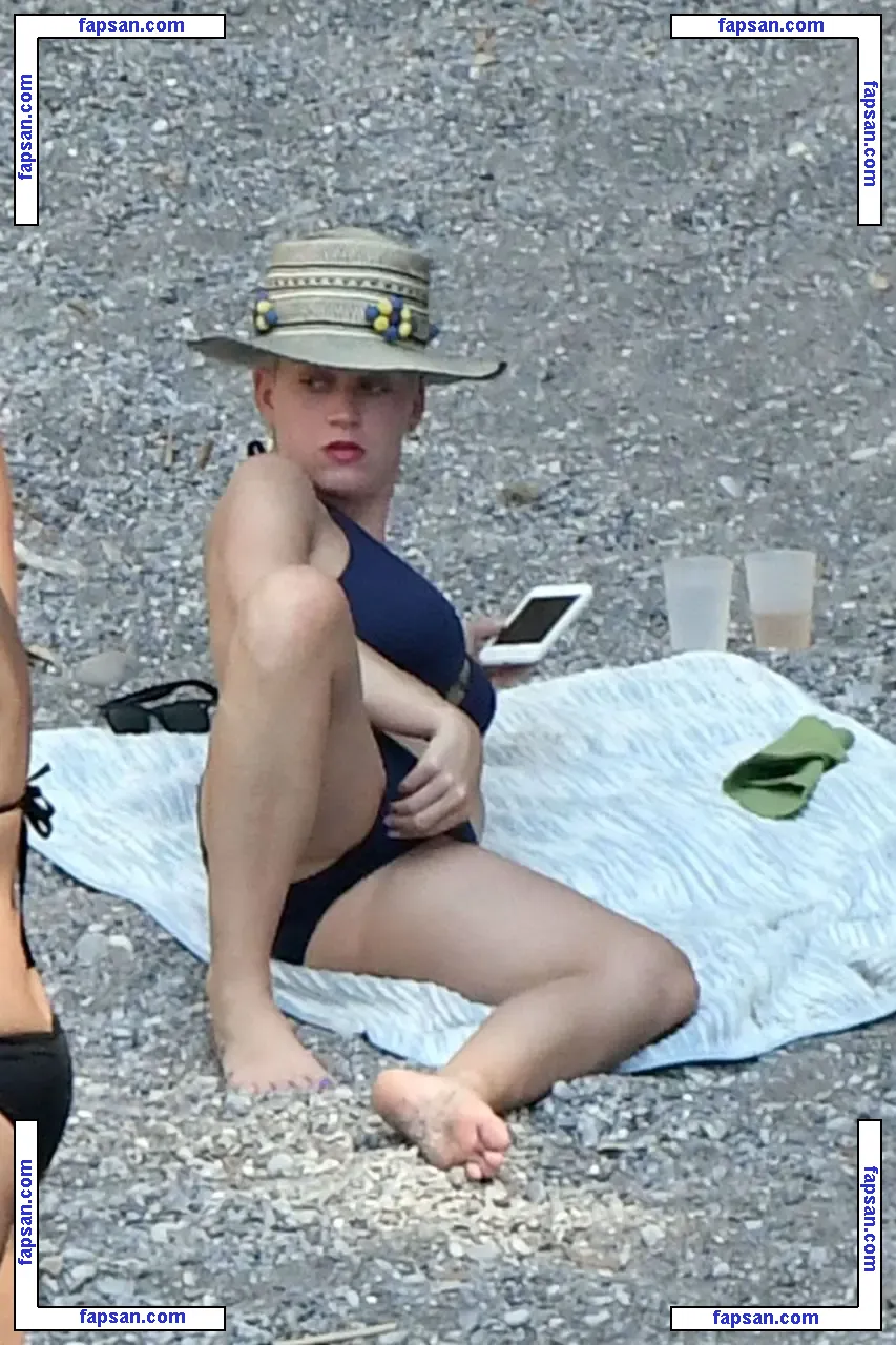 Katy Perry nude photo #0418 from OnlyFans