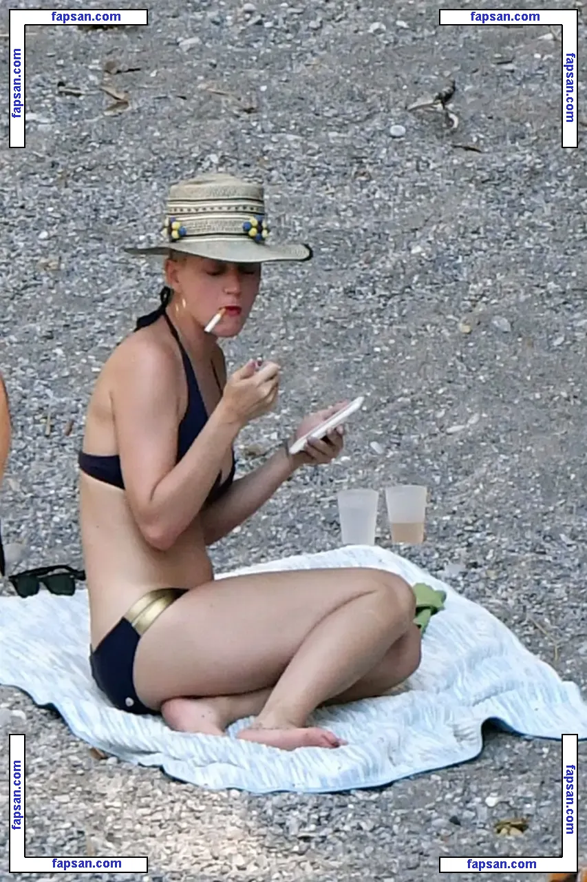 Katy Perry nude photo #0429 from OnlyFans