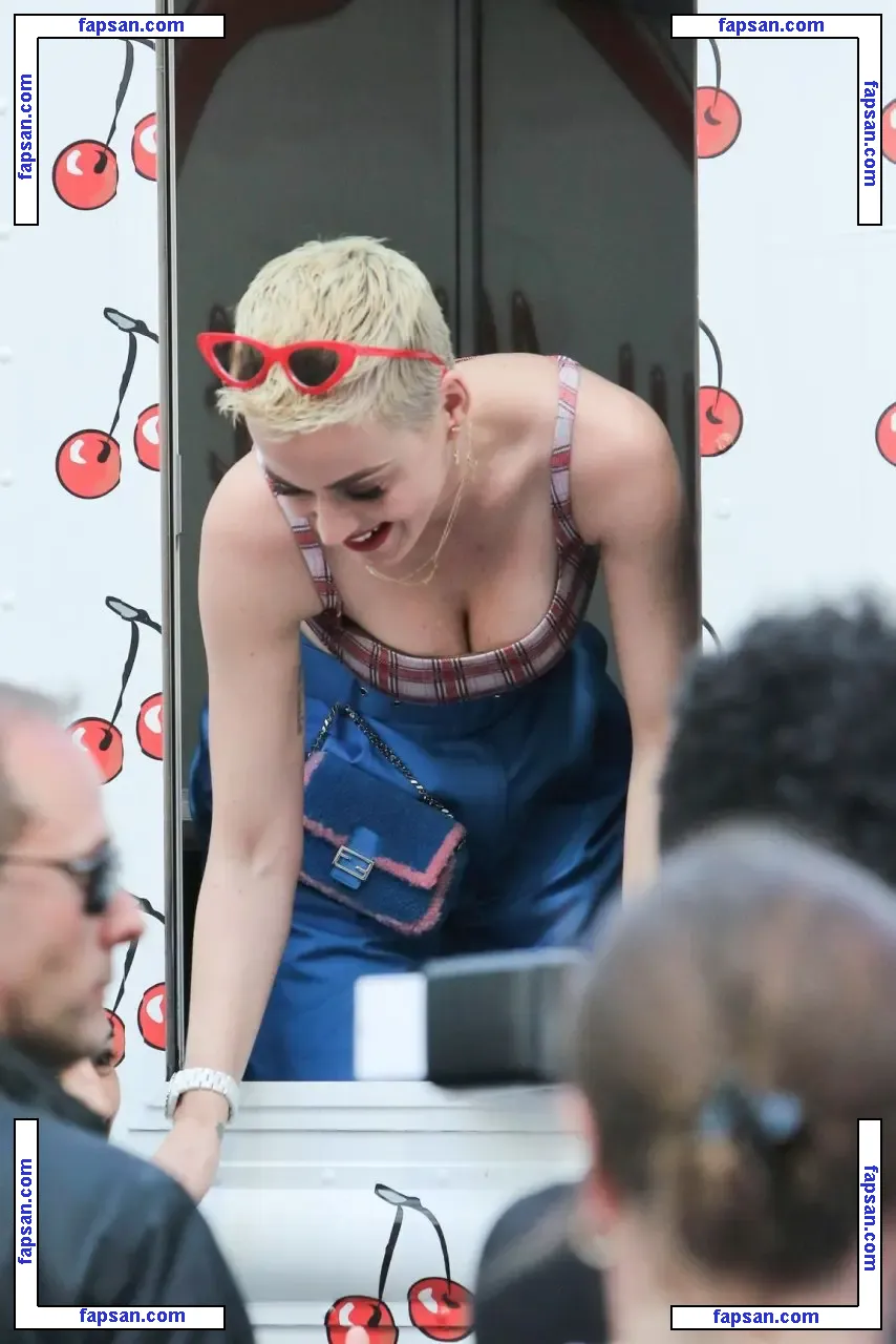 Katy Perry nude photo #1184 from OnlyFans