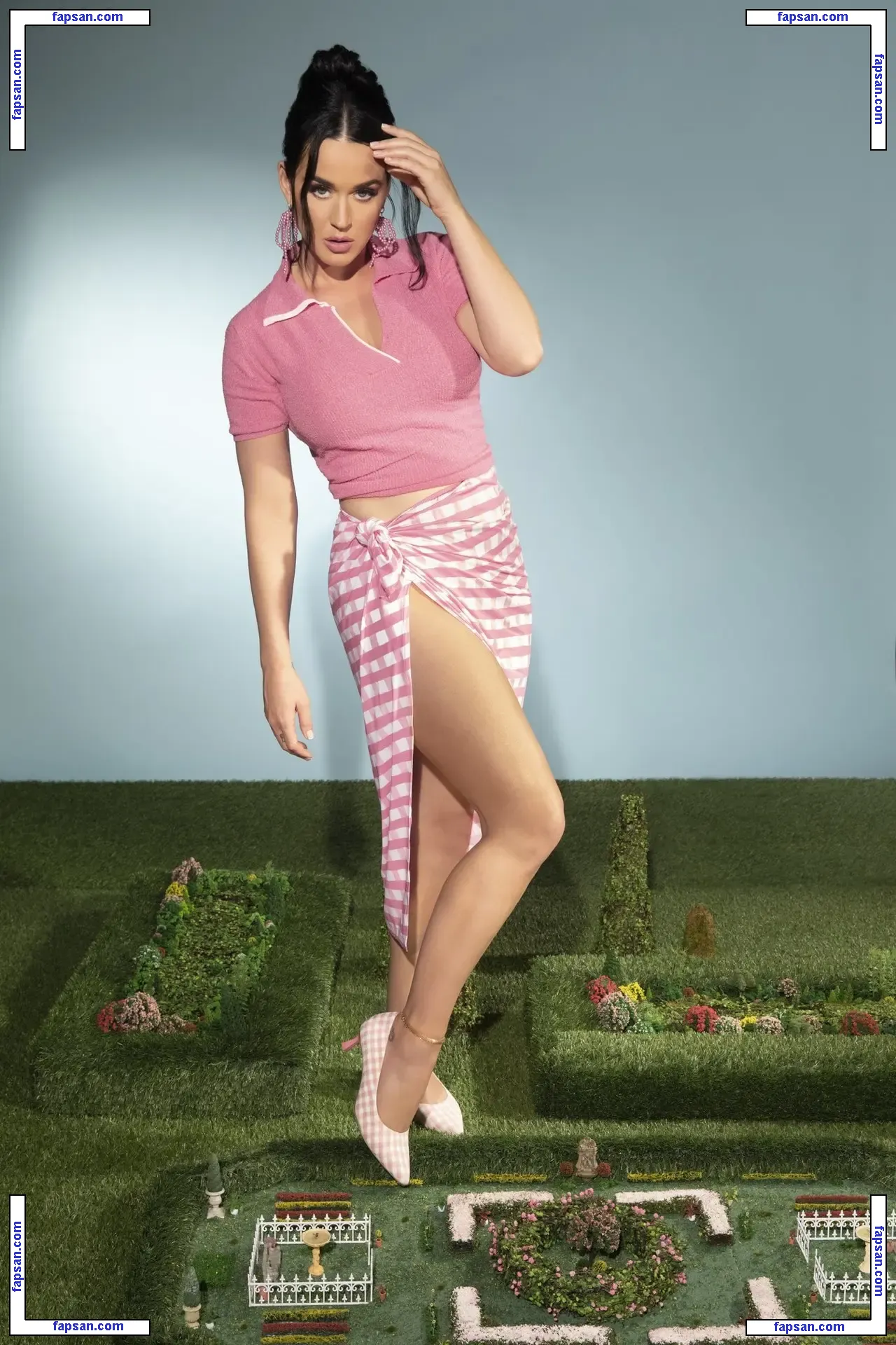 Katy Perry nude photo #4062 from OnlyFans