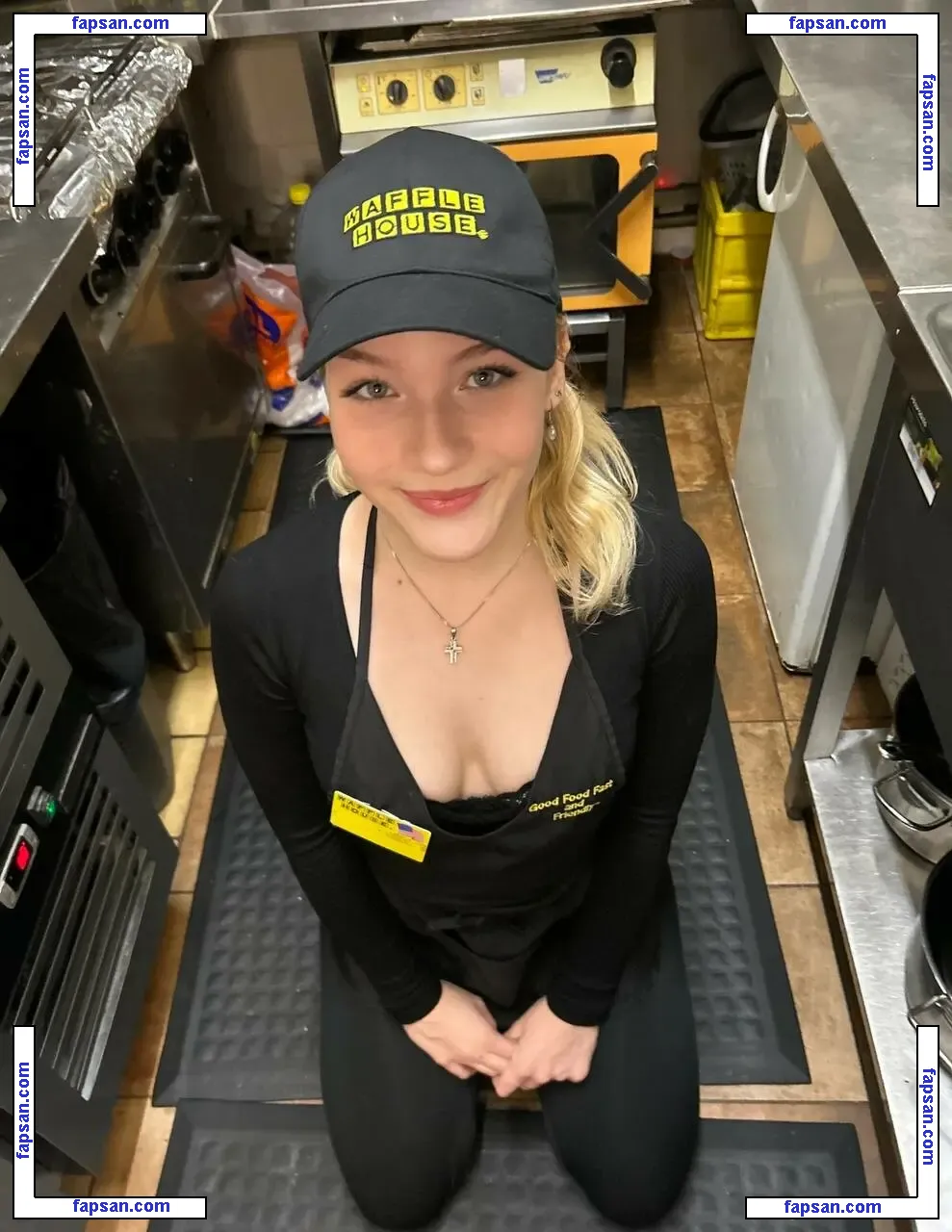 kellytyler nude photo #0004 from OnlyFans