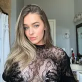 Kelsey McDermid голая #0010