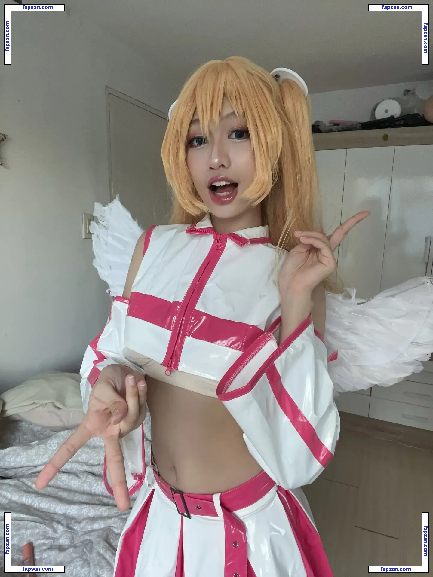 Kettsley голая фото #0027 с Онлифанс