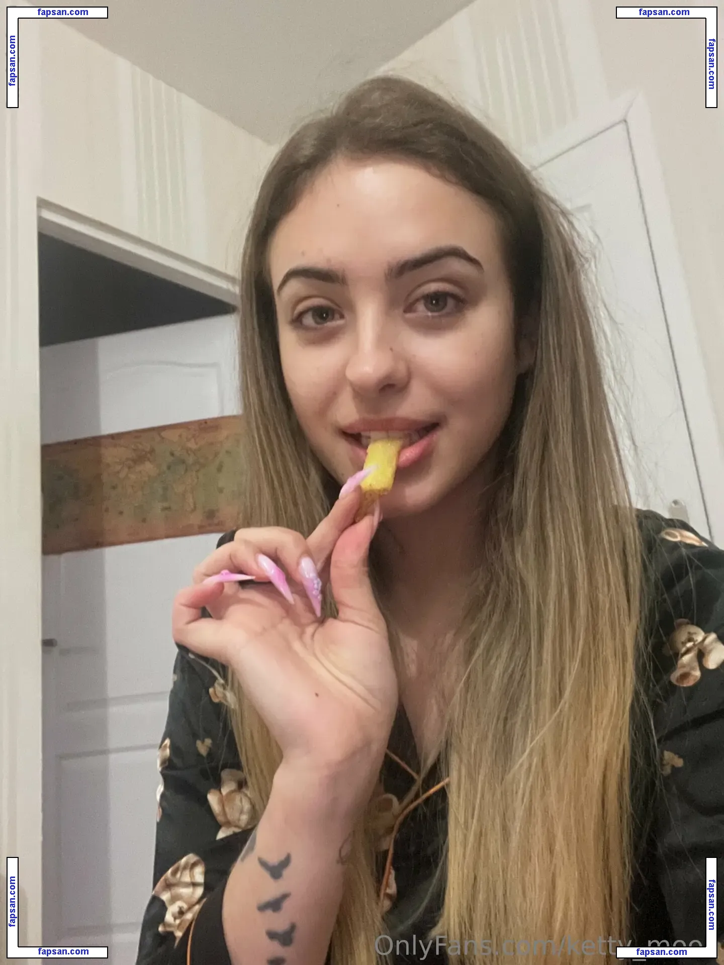 ketty_moon nude photo #0008 from OnlyFans
